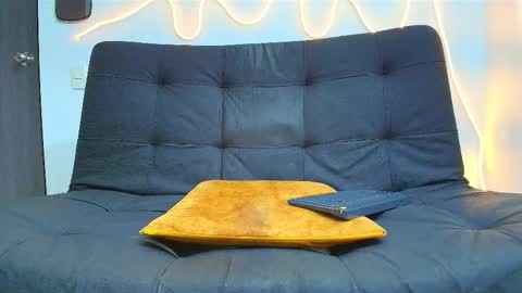 Snapshot of malcompierce chatting on 03-06-26, 01:24 Malcom online show from 03-06-26, 01:24