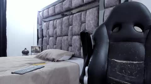 Snapshot of malconstone chatting on 10-09-25, 01:14 Malcom Stone online show from 10-09-25, 01:14