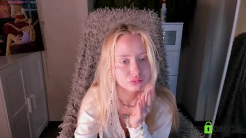 Snapshot of malenaernman chatting on 10-04-25, 10:24 Malena online show from 10-04-25, 10:24