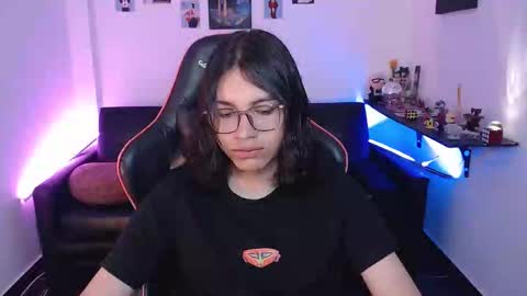 Snapshot of malik_harrison_ chatting on 10-17-25, 03:03 Malik online show from 10-17-25, 03:03