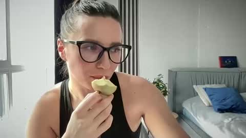 Snapshot of malina568708 chatting on 03-11-25, 02:29 malina568708 online show from 03-11-25, 02:29