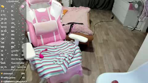 Snapshot of malina_lovely chatting on 10-24-25, 01:03 malina_lovely online show from 10-24-25, 01:03