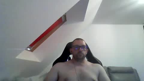 Snapshot of malou2927 chatting on 07-05-26, 08:27 breton online show from 07-05-26, 08:27