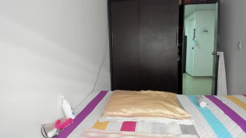 instagram  nueela   online show from 12-09-24, 08:33