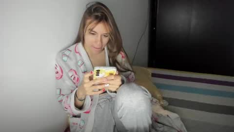 instagram  nueela   online show from 12-16-24, 11:18