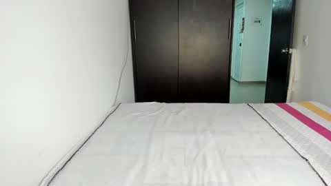 instagram  nueela   online show from 02-16-25, 08:11