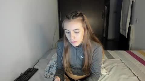 instagram  nueela   online show from 02-20-25, 11:54