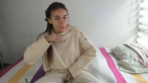 instagram  nueela   online show from 09-27-25, 06:24