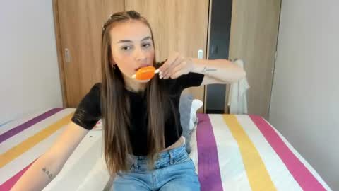 Snapshot of malucam_06 chatting on 06-25-26, 08:24 instagram nueela online show from 06-25-26, 08:24