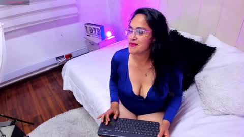 Milu online show from 04-11-26, 03:44