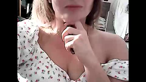 Snapshot of malva0000 chatting on 10-27-25, 02:32 malva0000 online show from 10-27-25, 02:32