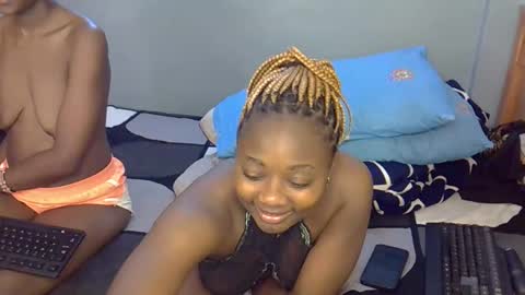 Snapshot of mama_pussie chatting on 10-01-25, 12:05 mama_pussie online show from 10-01-25, 12:05