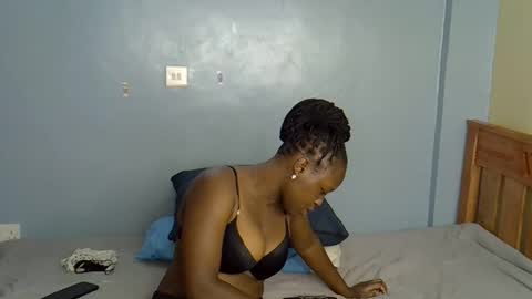 Snapshot of mama_pussie chatting on 11-09-25, 12:09 mama_pussie online show from 11-09-25, 12:09