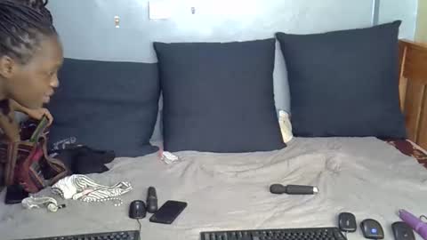 Snapshot of mama_pussie chatting on 11-15-25, 02:20 mama_pussie online show from 11-15-25, 02:20