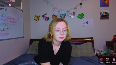 Snapshot of mamiclouds chatting on 09-29-25, 03:00 MamiCloudz online show from 09-29-25, 03:00