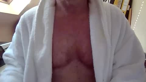 Snapshot of manbitcher chatting on 03-19-26, 08:18 manbitcher online show from 03-19-26, 08:18