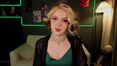 Luna online show from 04-29-26, 10:16
