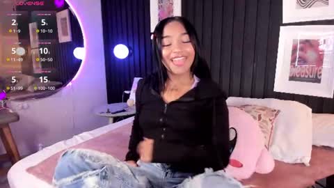 manelyk_evanss online show from 06-25-26, 11:15