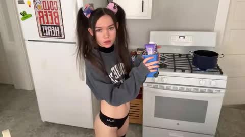 Snapshot of manicpixiedreamfrog chatting on 03-19-26, 05:39 manicpixiedreamfrog online show from 03-19-26, 05:39