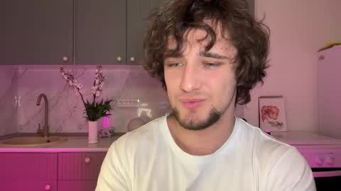 Snapshot of manolein chatting on 10-21-25, 12:11 manolein online show from 10-21-25, 12:11