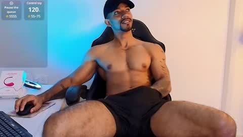 Snapshot of manolo_hot1 chatting on 02-25-25, 02:44 Manolo Hot 1 online show from 02-25-25, 02:44