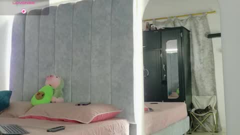 Manu  online show from 03-04-26, 06:03