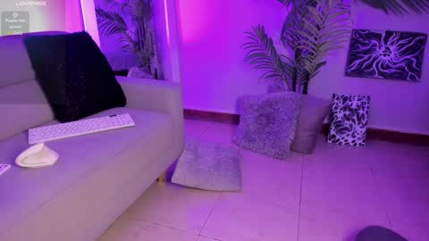 Manu Velez  online show from 12-19-24, 02:13