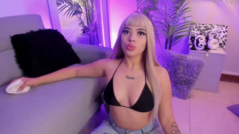 Manu Velez  online show from 12-30-24, 01:58