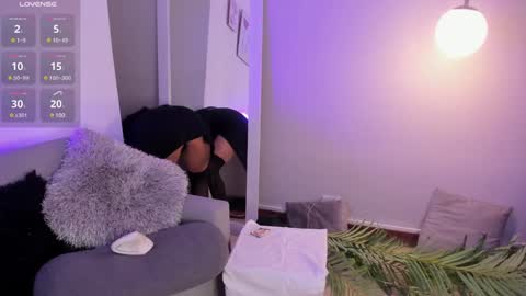 Manu Velez  online show from 12-31-24, 02:36