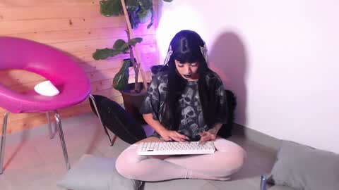 Manu Velez  online show from 02-26-25, 01:21