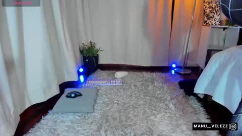 Manu Velez  online show from 10-05-25, 05:50