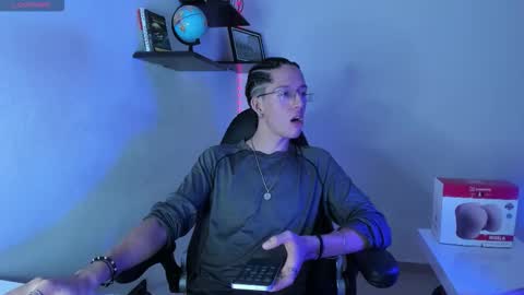 Manuel online show from 11-09-25, 01:48