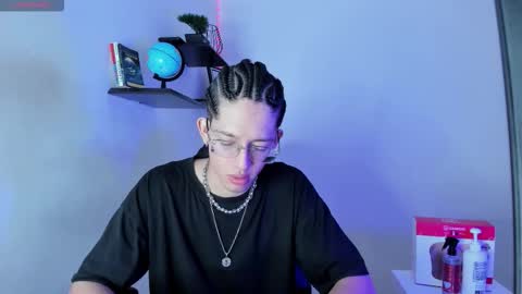 Manuel online show from 11-11-25, 03:06