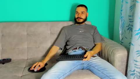 Snapshot of manuel_colt chatting on 10-18-25, 08:31 manuel_colt online show from 10-18-25, 08:31