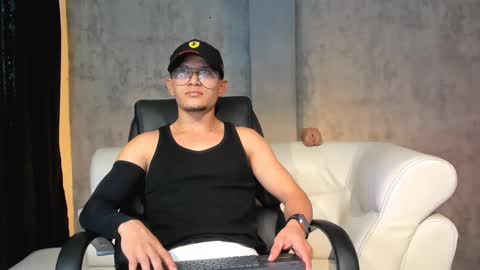 Manuel online show from 09-28-25, 01:38