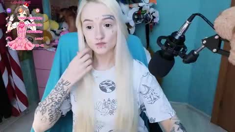 Manuela online show from 03-04-25, 08:38