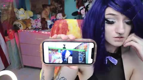 Manuela online show from 11-19-25, 10:10