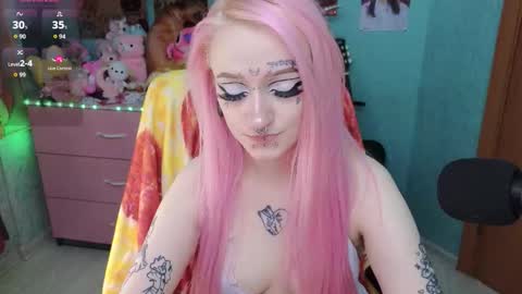 Manuela online show from 12-16-25, 08:47