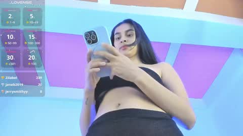 Snapshot of manuelaevans_ chatting on 05-18-26, 04:07 Manuela online show from 05-18-26, 04:07