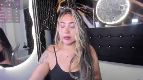 Snapshot of manuelaveelez chatting on 10-08-25, 03:04 Manuela online show from 10-08-25, 03:04