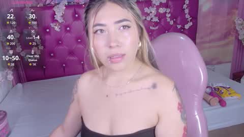 Snapshot of manuelaveelez chatting on 11-16-25, 06:57 Manuela online show from 11-16-25, 06:57