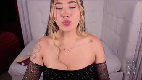 Snapshot of manuelaveelez chatting on 05-21-26, 04:30 Manuela online show from 05-21-26, 04:30