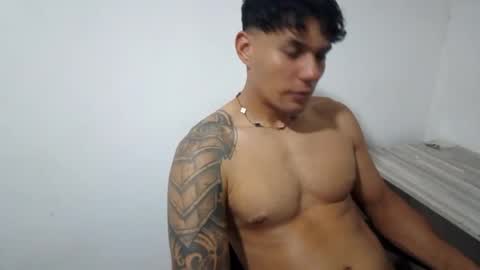 manuelvillarreal318 online show from 08-10-26, 04:05