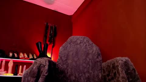 manuevans10 online show from 05-11-26, 04:04