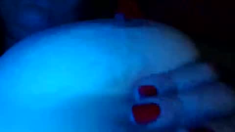 Snapshot of manurouse chatting on 11-17-25, 10:04 Manu online show from 11-17-25, 10:04