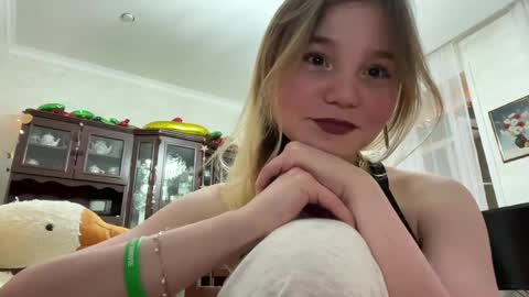 Snapshot of manvongxay chatting on 05-30-26, 04:59 Emma online show from 05-30-26, 04:59