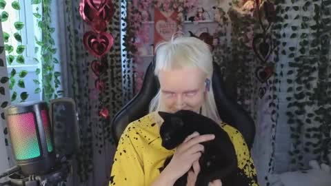 Snapshot of mao_me_meow chatting on 04-06-26, 01:01 Sasha online show from 04-06-26, 01:01