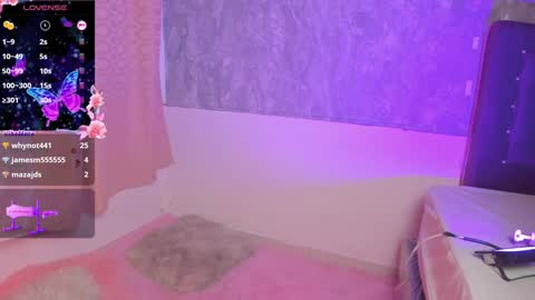 Snapshot of mara_friendboy chatting on 12-11-24, 11:00 Mara online show from 12-11-24, 11:00