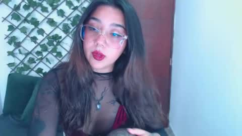 Snapshot of marce_bunny chatting on 10-21-25, 06:41 Marcela online show from 10-21-25, 06:41