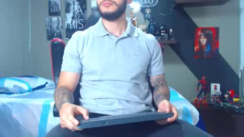 Snapshot of marcel_craw0796 chatting on 03-11-26, 01:06 MARCEL online show from 03-11-26, 01:06